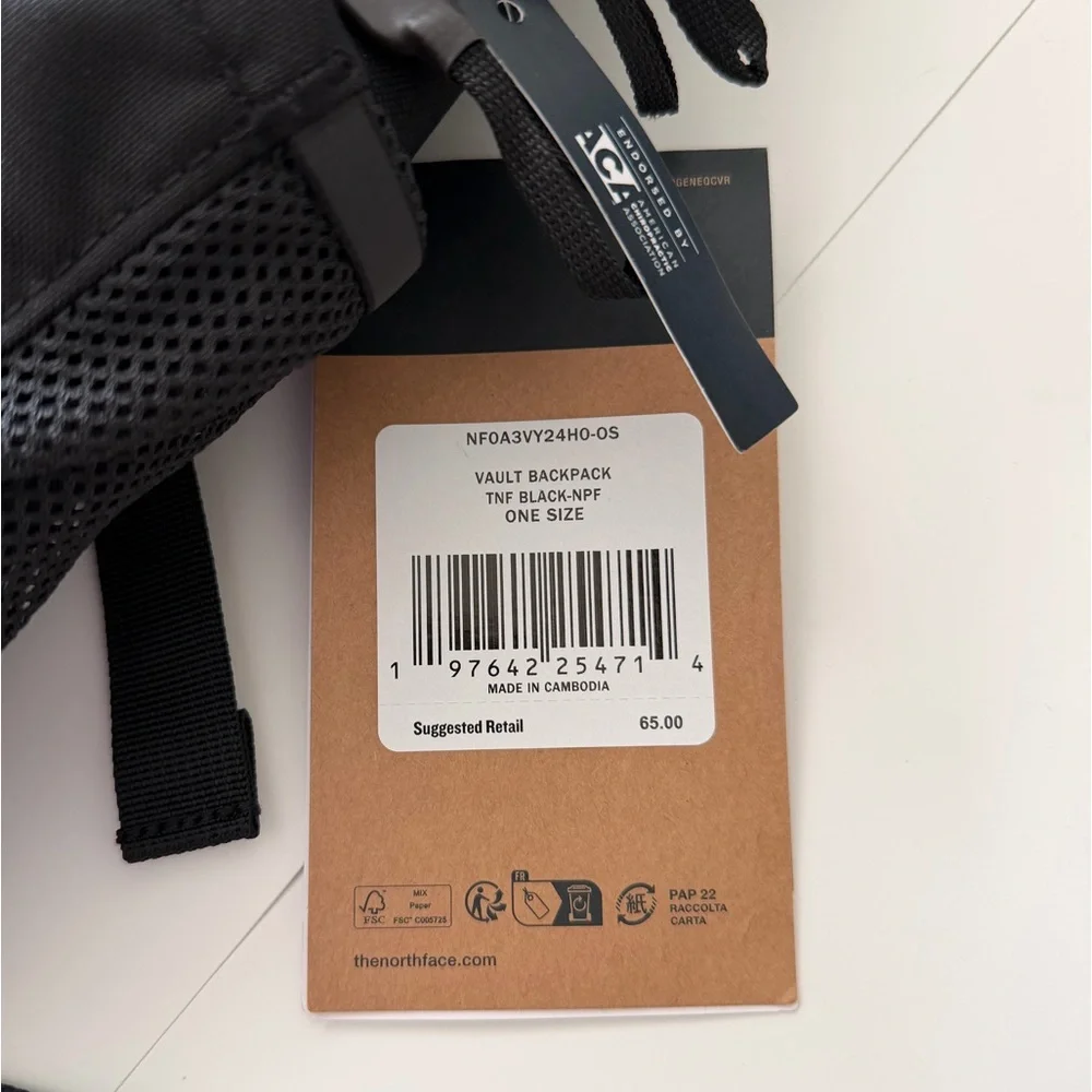 Brand new The North Face Vault Black Backpack - Picture 2 of 8